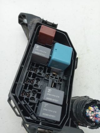CAJA RELES / FUSIBLES TOYOTA C-HR (3)
