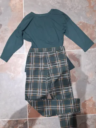 Conjunto Pantalón- Camiseta Talla M. Stradivarius