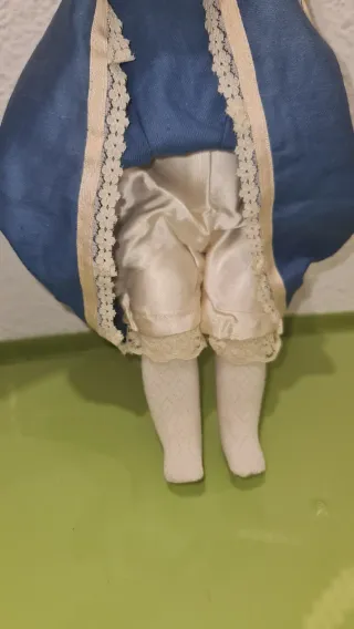 Muñeca de porcelana antigua.
