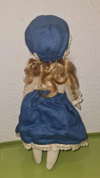 Muñeca de porcelana antigua.