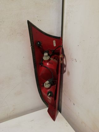 PILOTO TRASERO DERECHO FORD FOCUS BERLINA (CAK) (10)