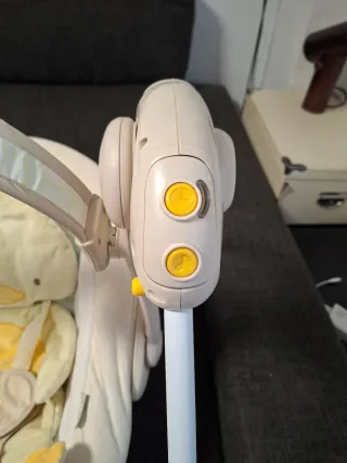 Mecedora de bebé con peluche