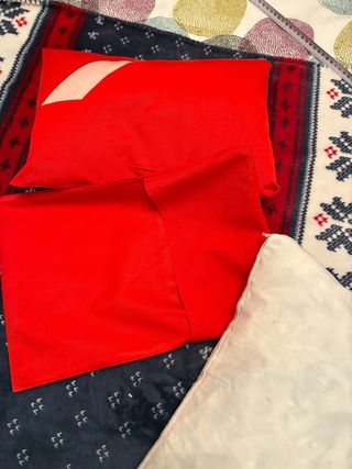 2 Cojines Plumas Rojo y Blanco