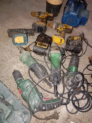 Lote herramientas y 2 bombas de agua.  NO van