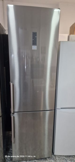 SEMINUEVA!!! NEVERA SIEMENS A+++ INOX