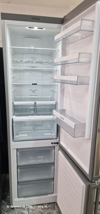 SEMINUEVA!!! NEVERA SIEMENS A+++ INOX