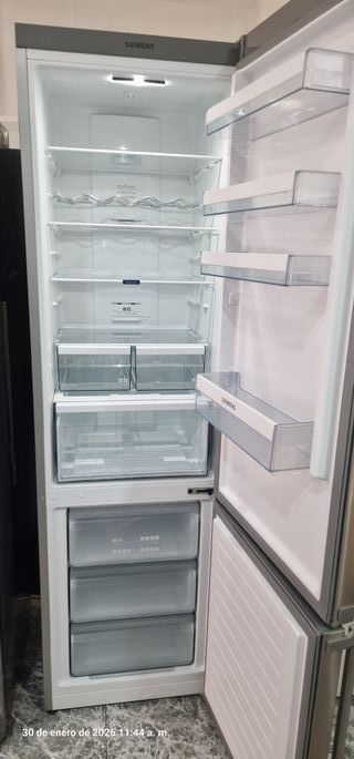 SEMINUEVA!!! NEVERA SIEMENS A+++ INOX