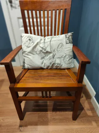 Conjunto mesa y 6 sillas de madera