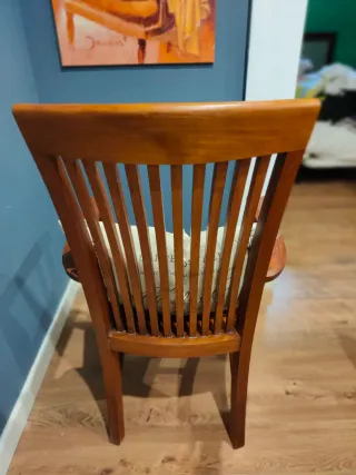 Conjunto mesa y 6 sillas de madera