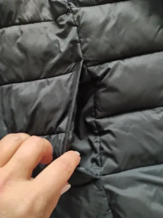 Abrigo unisex negro acolchado