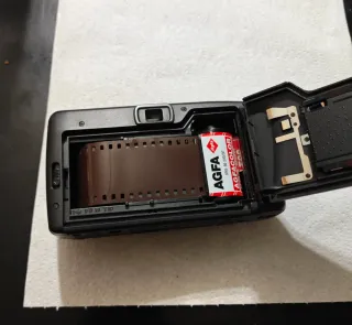 Cámara Minolta Riva AF35 Negra