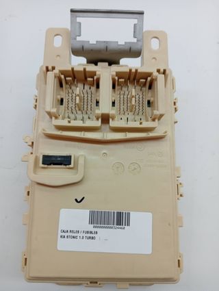 CAJA RELES / FUSIBLES KIA STONIC (10)