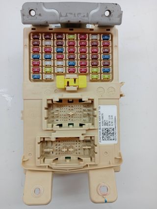 CAJA RELES / FUSIBLES KIA STONIC (10)