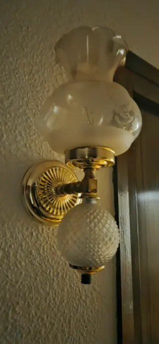 Farolillos antiguos dorados y transparentes