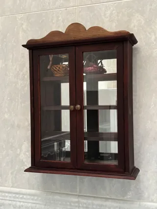 Armario madera con puertas cristal