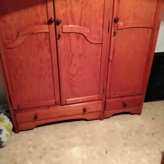 Armario pino 3 puertas y 2 cajones