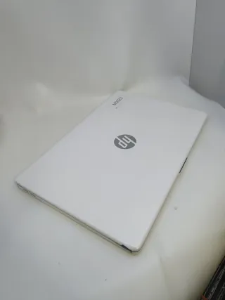 Ordenador portátil HP 15s Blanco