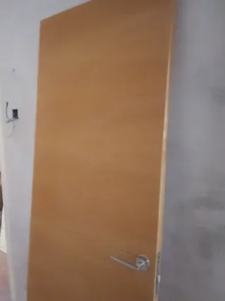 Puerta madera maciza