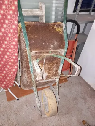 Carro de obras gastado