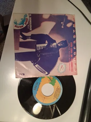 Grace Jones - Esta Cara Me Es Conocida 7