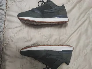 Zapatillas Fila Grises y Blancas