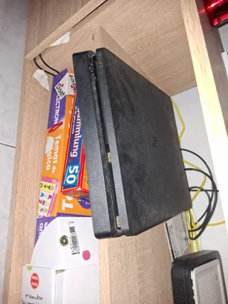 PS4 (PlayStation 4) Negra + 1 Mando