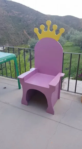 Sillas tronas para cumpleaños o parques de bola.