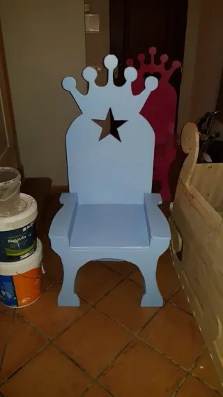 Sillas tronas para cumpleaños o parques de bola.