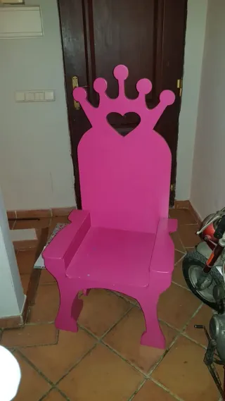 Sillas tronas para cumpleaños o parques de bola.