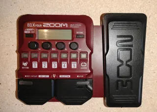 Pedalera Bajo Zoom B1X Four