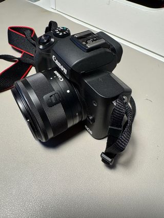 Canon EOS M50 Mark II + Kit Lens + Accesories