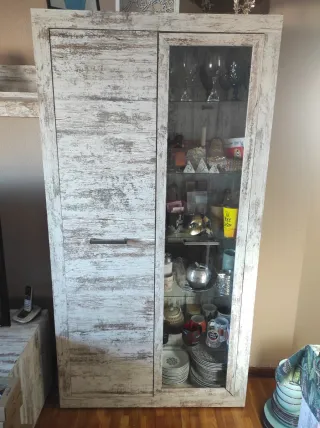 Vitrina estilo industrial madera y cristal