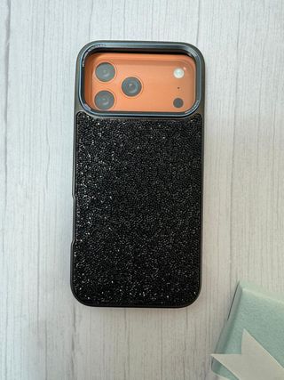 Funda iPhone 17 Pro Max con piedrecitas brillantes
