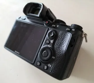 Sony a7 III Cámara Mirrorless + Batería