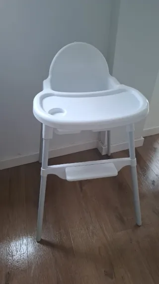 Trona infantil blanca