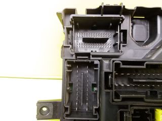 CAJA RELES / FUSIBLES OPEL CORSA D (2)