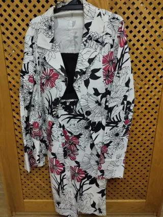 Traje chaqueta estampado floral