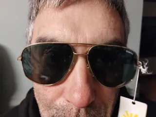 Occhiali da sole Polaroid aviator oro con custodia