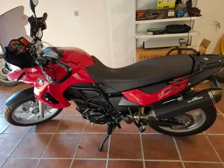 BMW Moto Adventure Roja