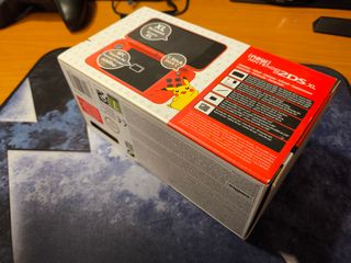 Nintendo 2DS XL Edición Poké Ball