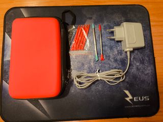 Nintendo 2DS XL Edición Poké Ball