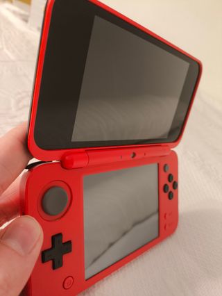 Nintendo 2DS XL Edición Poké Ball