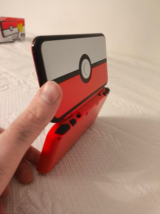 Nintendo 2DS XL Edición Poké Ball