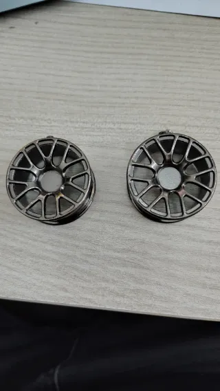 Coppia cerchioni decorativi stile ruota auto