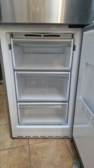 Nevera marca Bosch altura 2 metro ancho 60cm cla