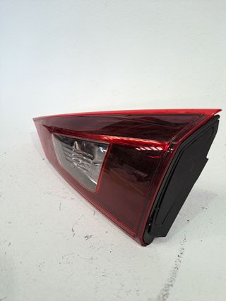 PILOTO TRASERO DERECHO INTERIOR MAZDA 3 LIM. ()