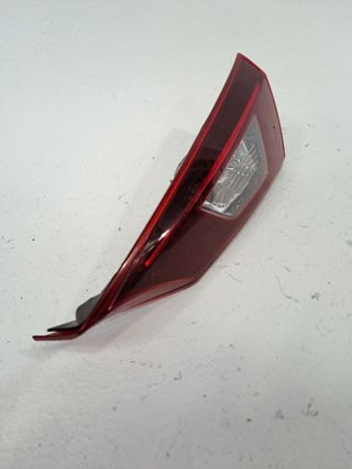 PILOTO TRASERO DERECHO INTERIOR MAZDA 3 LIM. ()