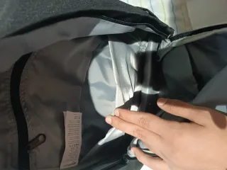 Mochila Amazon Basics Negra con Logo Azul