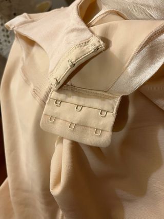 Body elasticizzato con ferretto e coppe preformate