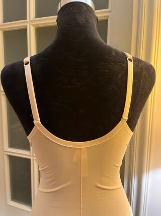 Body elasticizzato con ferretto e coppe preformate